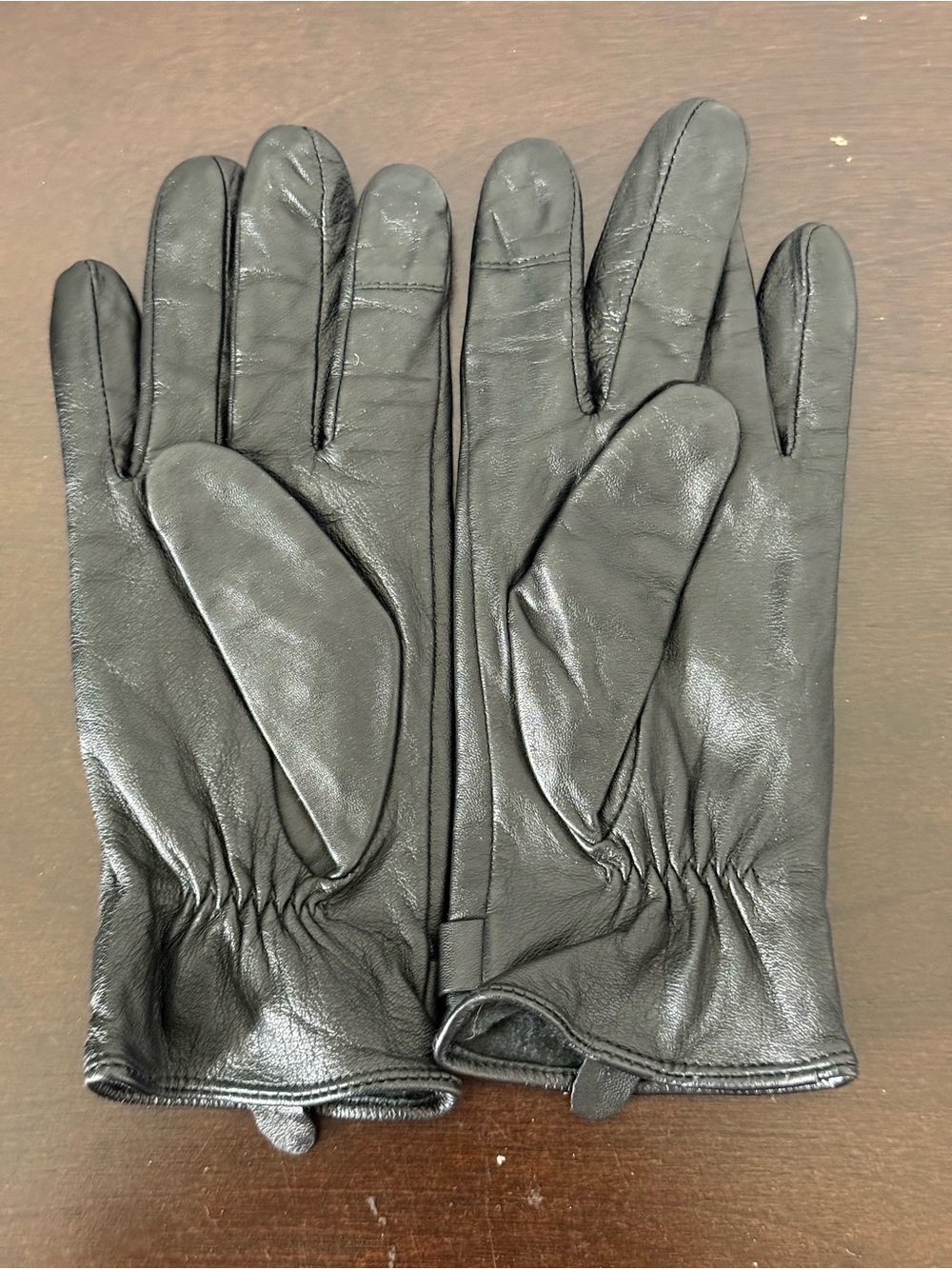 Michael Kors Black Leather Gloves with MK Emblem - Picture 5 of 5